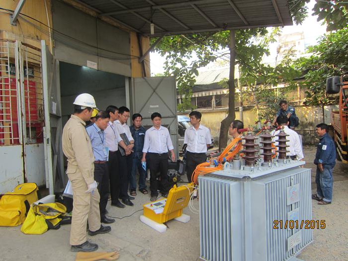 Thử nghiệm thiết bị tại Công ty thí nghiệm điện lực TPHCM